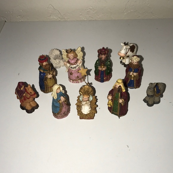 NWOT 11 Pieces Nativity Set - Picture 2 of 16